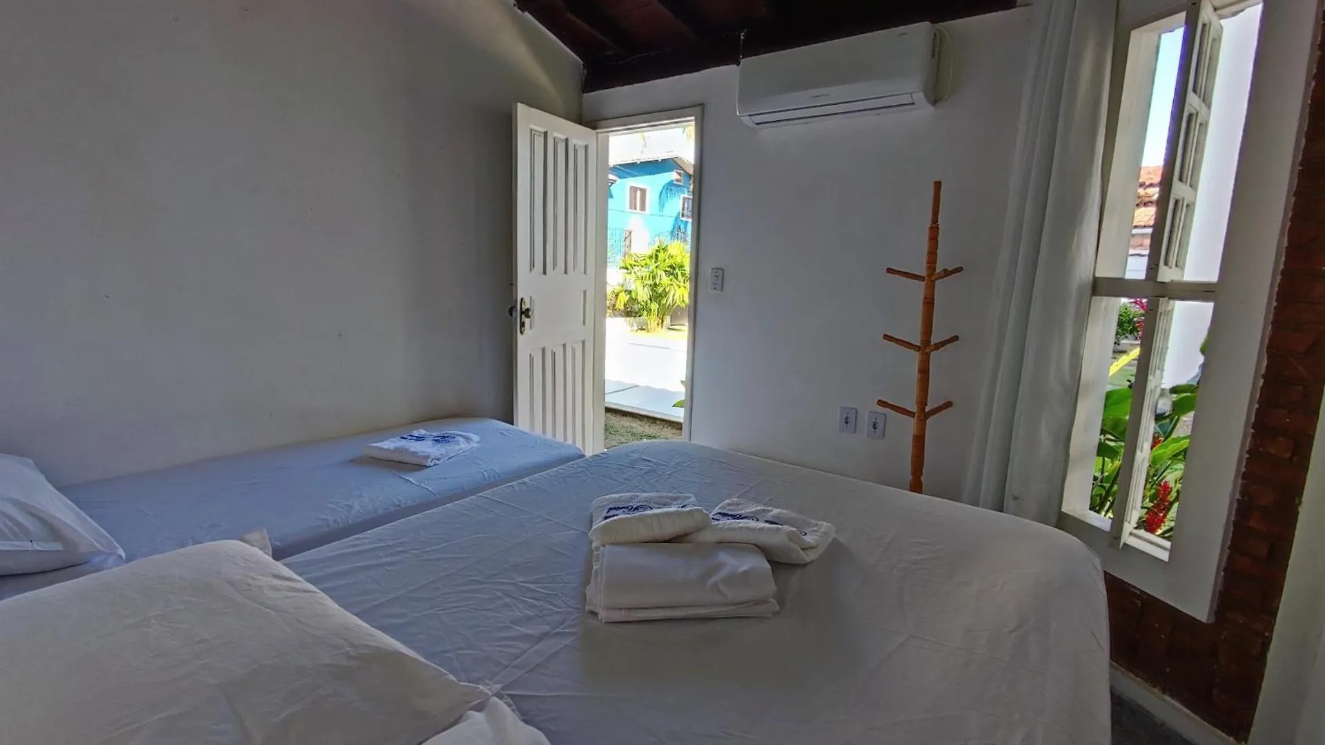Pousada Casa Branca Brasil - 100 M Da Passarela Do Alcool Porto Seguro Homestay